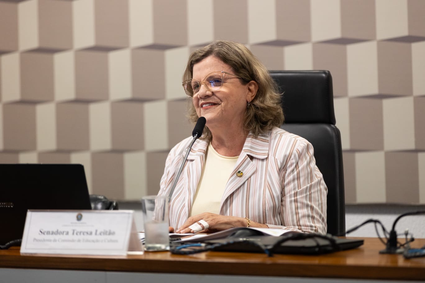 Proposta de Teresa voltada para professores do campo, quilombolas e indígenas é aprovada no Senado