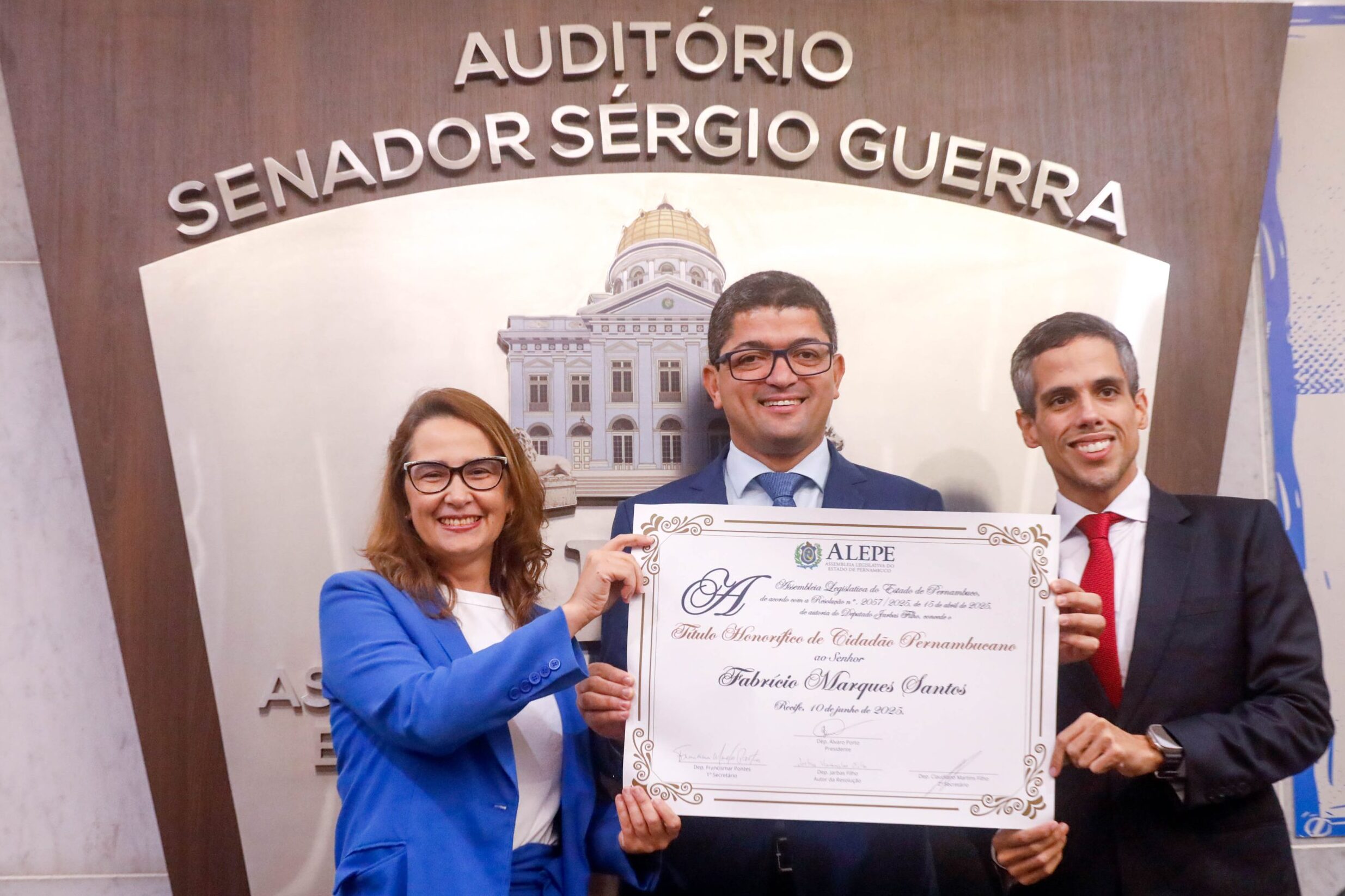 Secretário Fabrício Marques recebe título de cidadão pernambucano