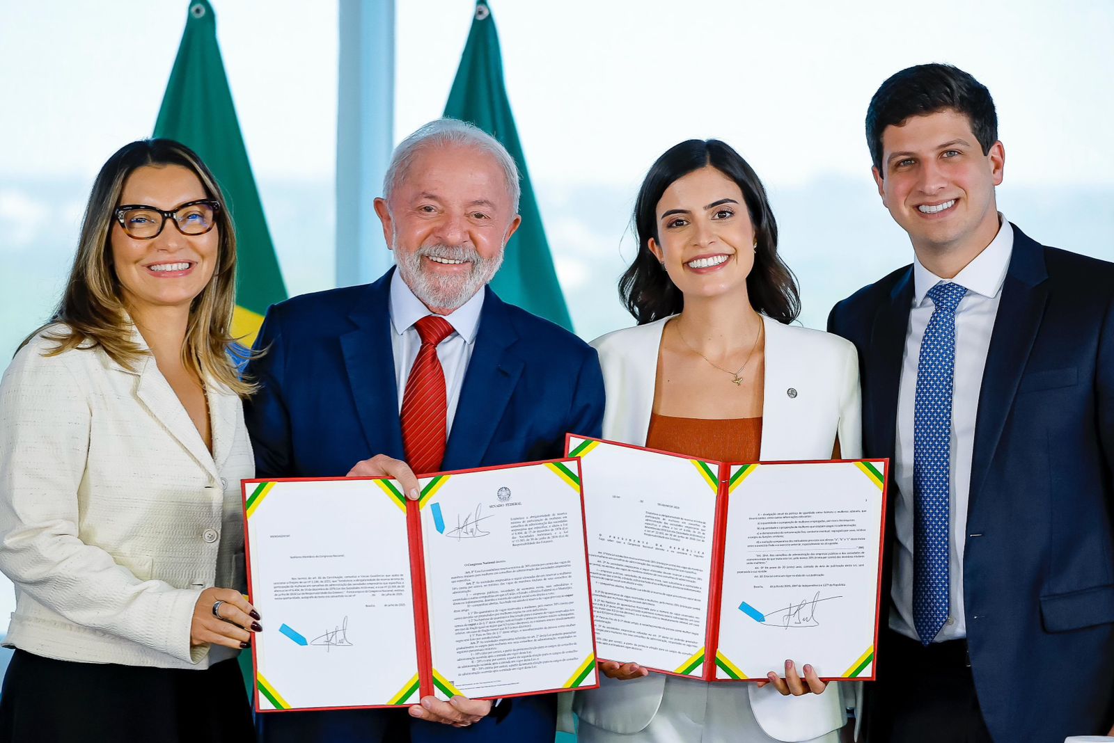 Lula sanciona projeto de Tabata que garante 30% de participação feminina nos conselhos estatais