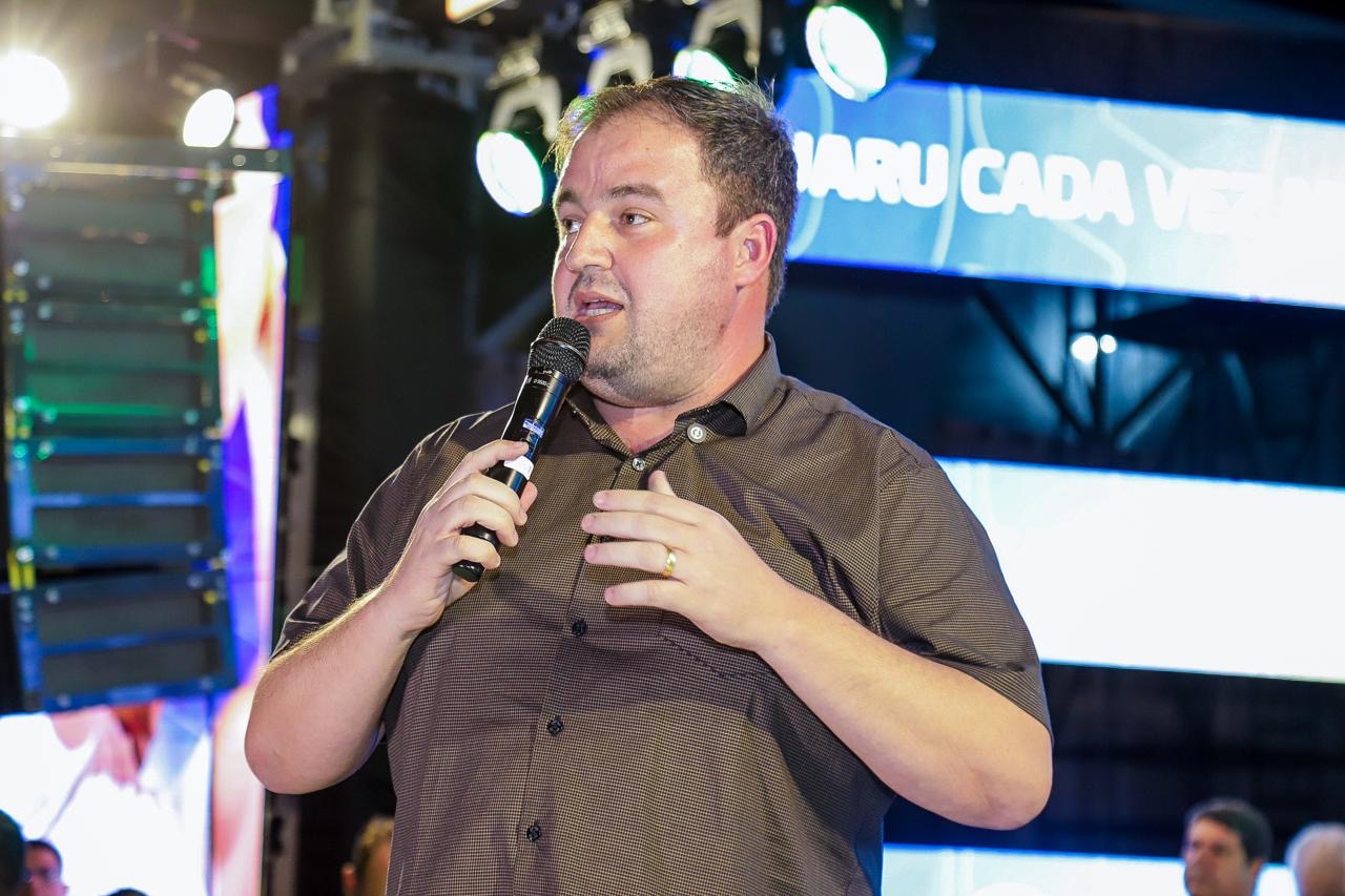 Anderson Luiz provoca opositores: “vamos deixar o pessoal do atraso para trás”