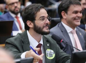 Túlio é o único titular de Pernambuco em comissão que debate o fim da escala 6×1