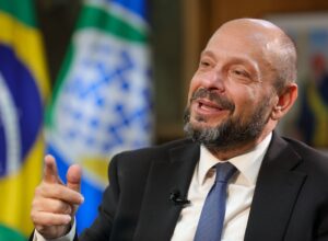 Lula exonera presidente do INSS