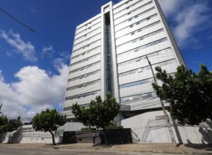 Com salários até R$ 15,4 mil, Estado abre seleção para contratar 233 profissionais de saúde 