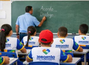Jaboatão dos Guararapes firma acordo com reajuste de 5,4% para professores