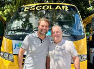 Arcoverde recebe quatro novos ônibus escolares para rede municipal