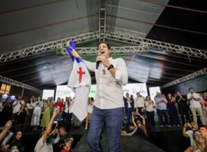 “Essa bandeira não pertence a nenhum político”, dispara João Campos em sua despedida