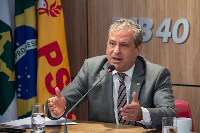 Lula nomeia ex-deputado Tadeu Alencar como ministro