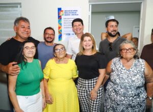 Simão entrega unidade de saúde, ambulância e quadra reformada em Petrolina