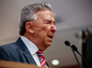 Coluna da segunda: passado de Queiroz não garante seu futuro 