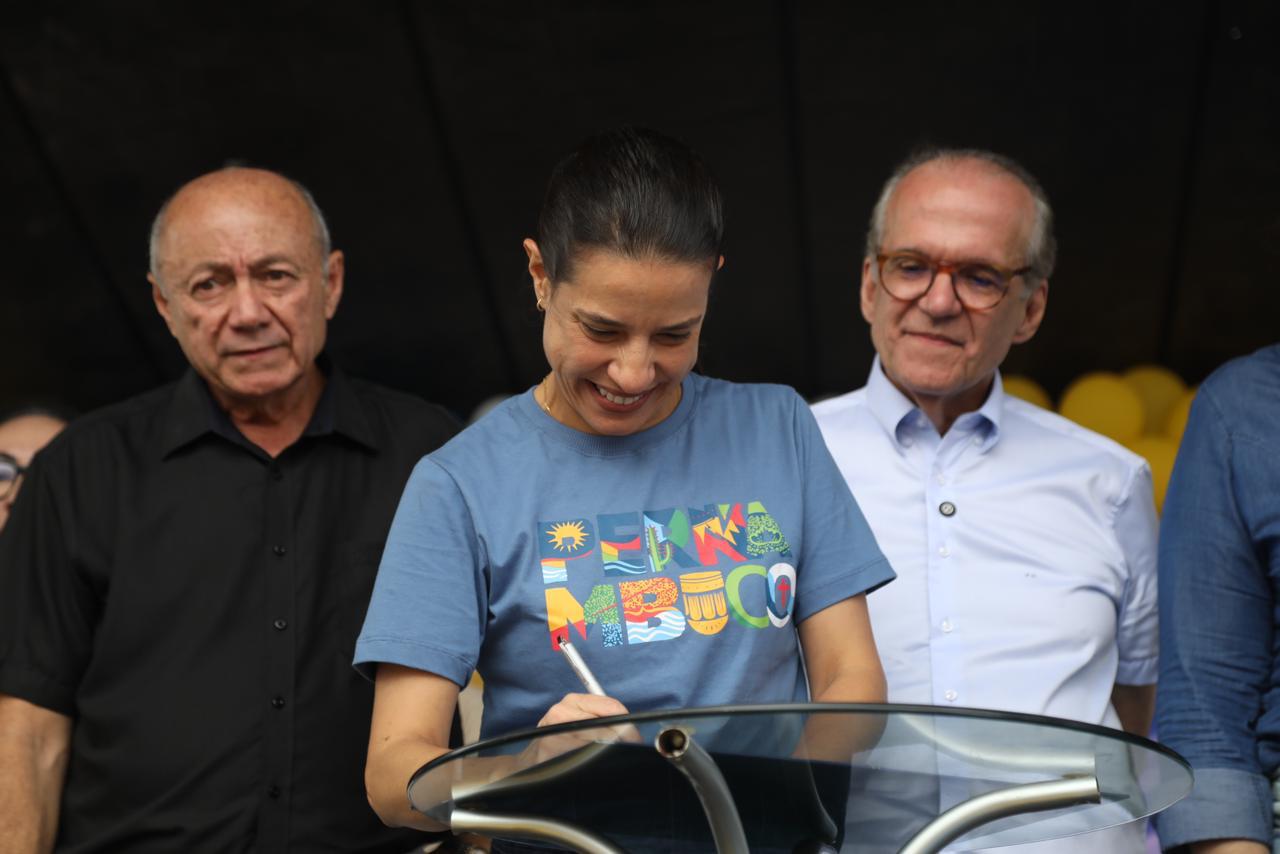 Raquel Lyra assina convênio para construção de barragem e autoriza obra da PE-630