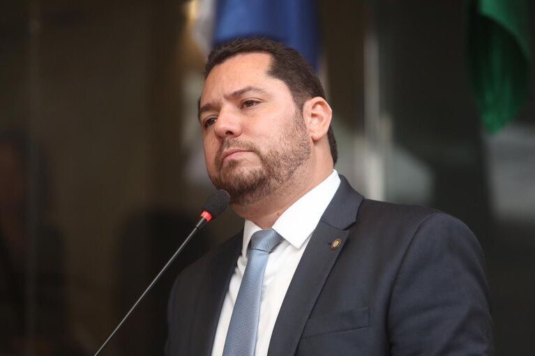 Em nota da Câmara do Recife, Romerinho lamenta briga e defende parlamento