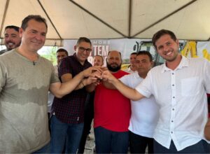 Junior Matuto e Pedro Campos realizam entregas na zona rural de Xexéu