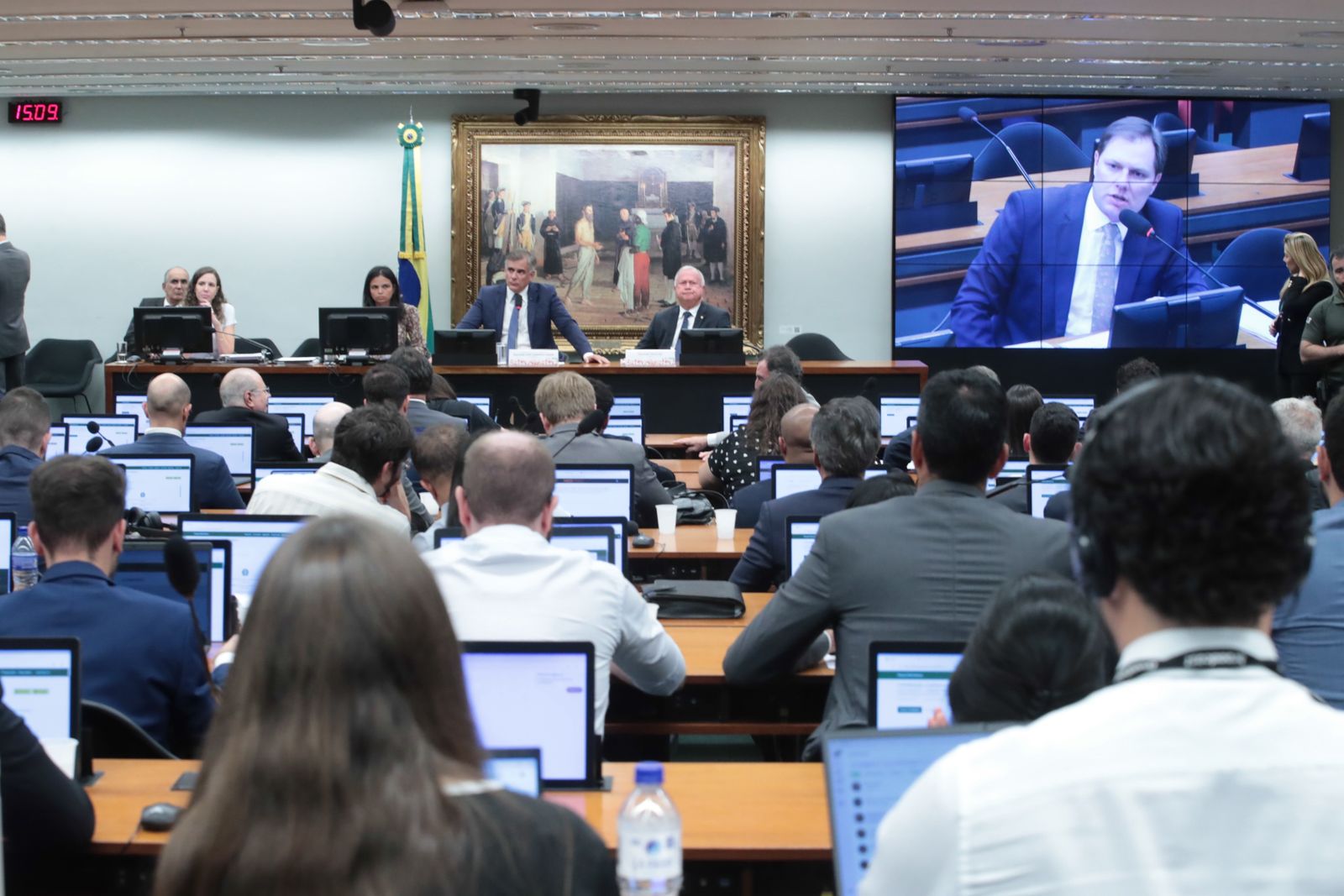 CCJ da Câmara aprova proposta que pode acabar com escala 6×1