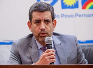 Alex Campos coordena painel sobre saneamento no Congresso da Amupe