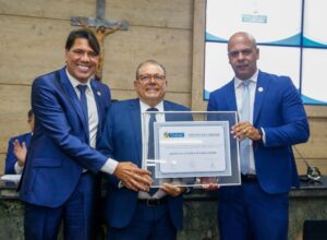 Com atuação reconhecida por lideranças, Aristeu recebe título em Caruaru