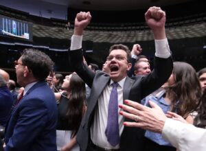 Deputado do PT é eleito com 303 votos para vaga de ministro do TCU