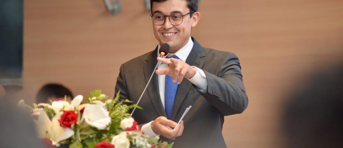 Victor Marques é empossado prefeito do Recife renovando compromissos e fazendo gesto à oposição