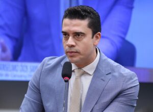 Prefeito de Caruaru processa Zé Queiroz e o acusa de propagar ‘fake news’
