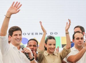 João Campos participa da entrega de 75 veículos para municípios do Sertão