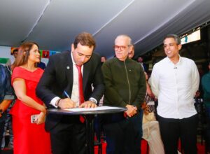 Dueire participa dos 172 anos de Buíque e reforça parceria com o município