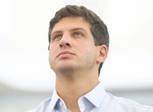 João Campos rebate críticas após fala que gerou reação de católicos