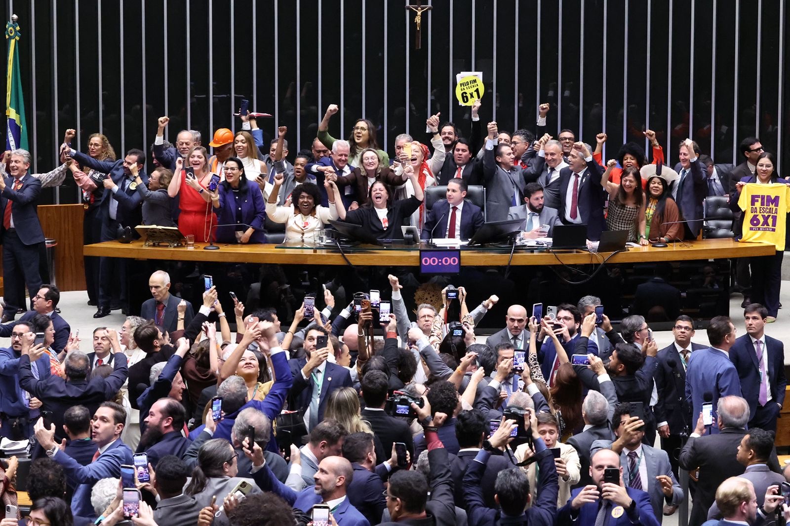 PEC que reduz jornada para 40 horas semanais é aprovada com ampla maioria na Câmara