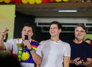 João Campos prestigia lançamento de pré-candidatura de aliado em Limoeiro   