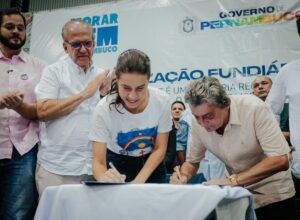 Governo de Pernambuco entrega terminal rodoviário e anuncia obras em Belo Jardim