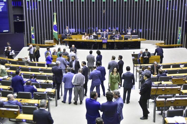 Câmara dos Deputados aprova mudanças em regras eleitorais e propaganda digital