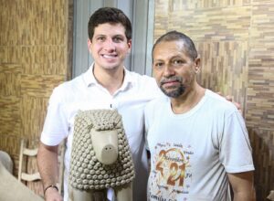 João Campos reforça apoio aos artesãos de Tracunhaém