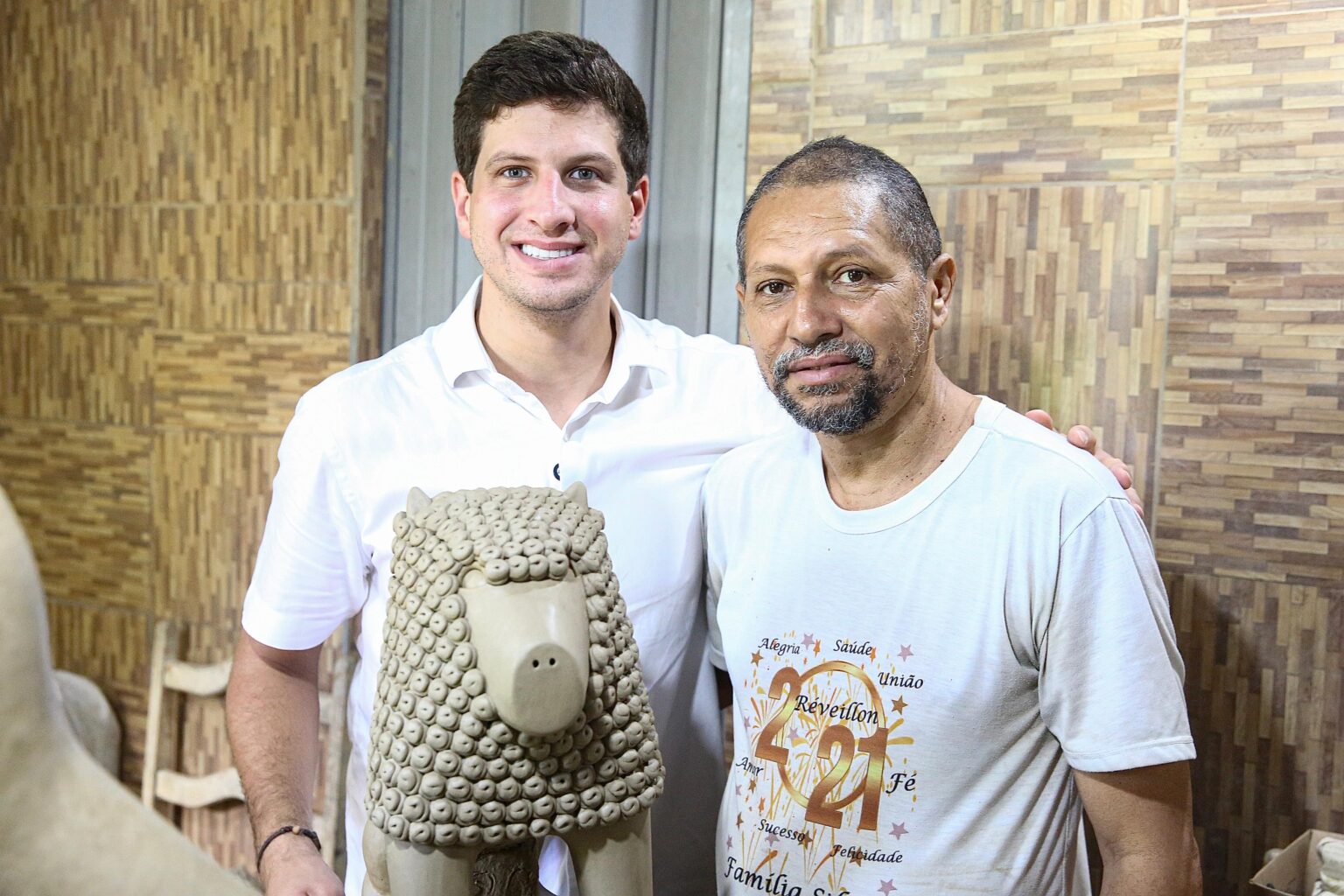 João Campos reforça apoio aos artesãos de Tracunhaém