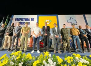 Kaio Maniçoba celebra aniversário de Ouricuri com entrega de ônibus escolares