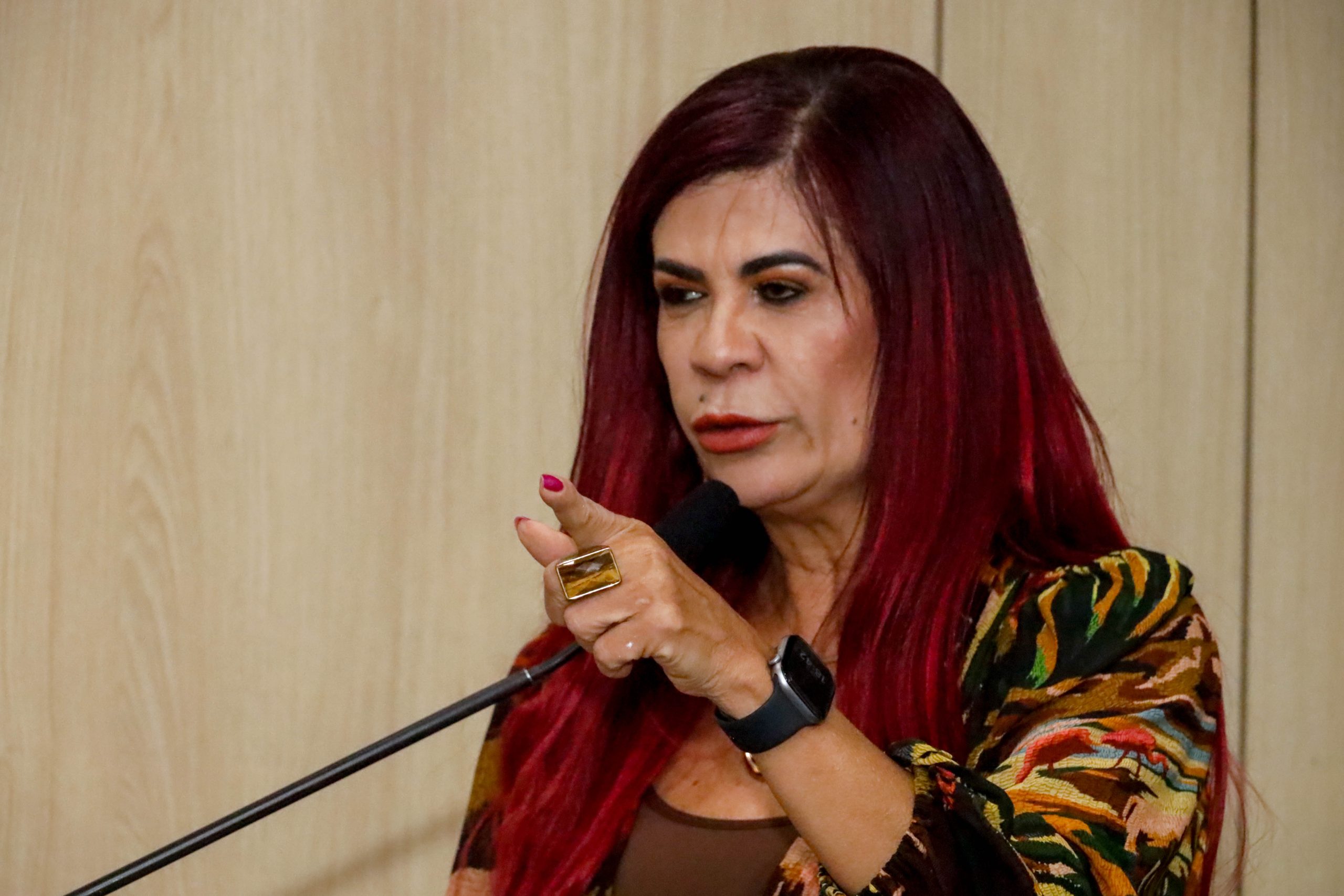 Coluna da quarta: Gleide Ângelo tem hegemonia ameaçada