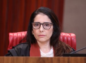 Ministra do TSE participa de congresso eleitoral no Recife 