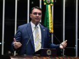 Flávio Bolsonaro nega financiamento de filme e rebate acusação