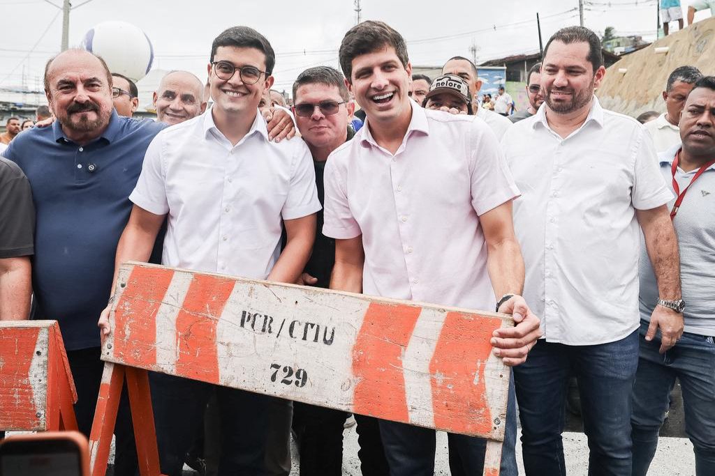 Duplicação da Ladeira da Cohab é inaugurada com presença de João Campos 