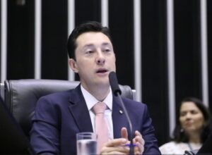 Câmara aprova minirreforma que inclui recuperação fiscal para partidos políticos 