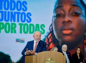 Lula assina decreto e sanciona leis para ampliar proteção às mulheres  