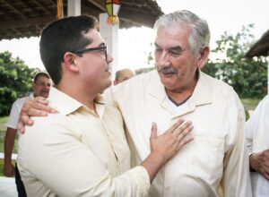 Cayo Albino amplia bases com apoio do prefeito de Bonito