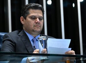 Deputados cobram leitura da instalação da CPMI do Banco Master 