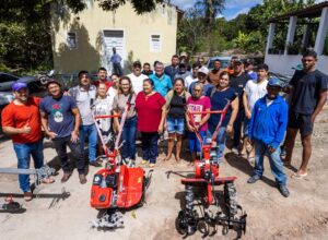 Comunidade rural de Brejão recebe equipamentos para produção agrícola 