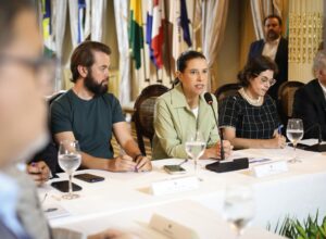 Estado debate impactos da “taxa das blusinhas” com Polo de Confecções 