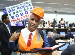 Comissão da Câmara aprova PEC do fim da escala 6×1
