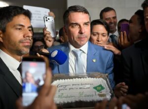 Reação de Flávio à operação contra Ciro Nogueira provoca incômodo no Centrão