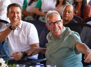 Felipe Carreras participa da inauguração de escola municipal em Lajedo