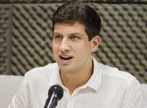 João Campos rebate críticas após fala que gerou reação de católicos