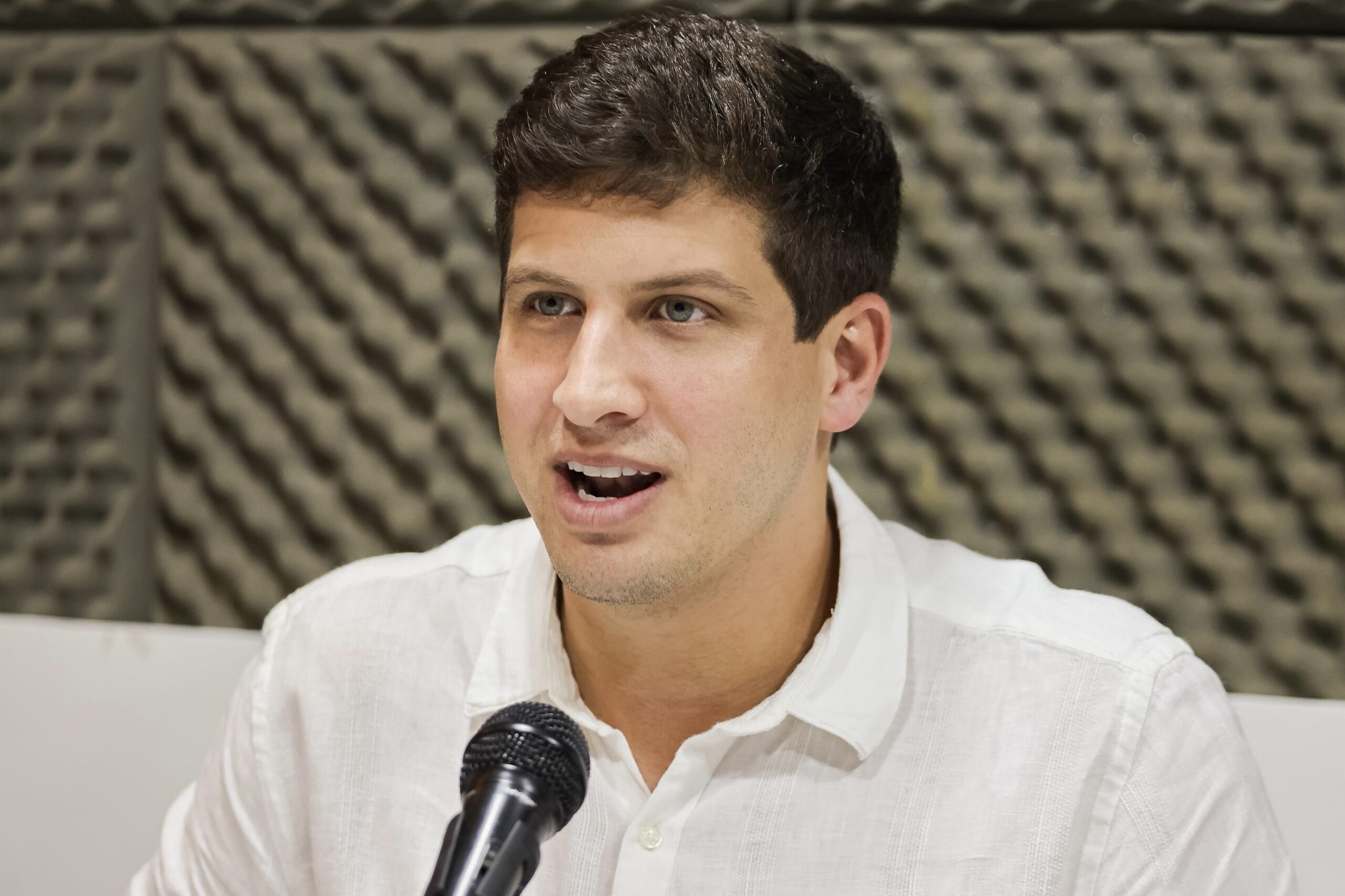 João Campos rebate críticas após fala que gerou reação de católicos