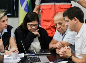 João Campos reúne prefeitos e pede apoio de Lula em meio a desastres após chuvas