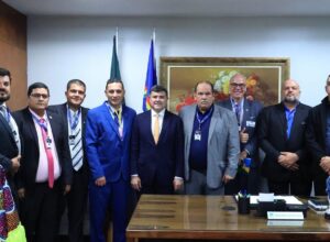 Eduardo da Fonte debate ampliação de crédito para taxistas em Brasília