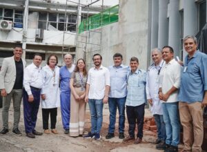 Eduardo e Lula da Fonte acompanham obras no Hospital Agamenon Magalhães